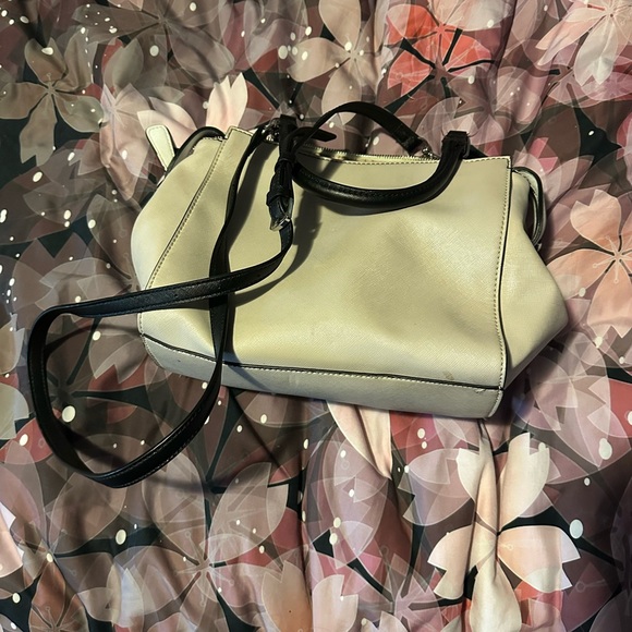 Guess cross body purse - Picture 5 of 6